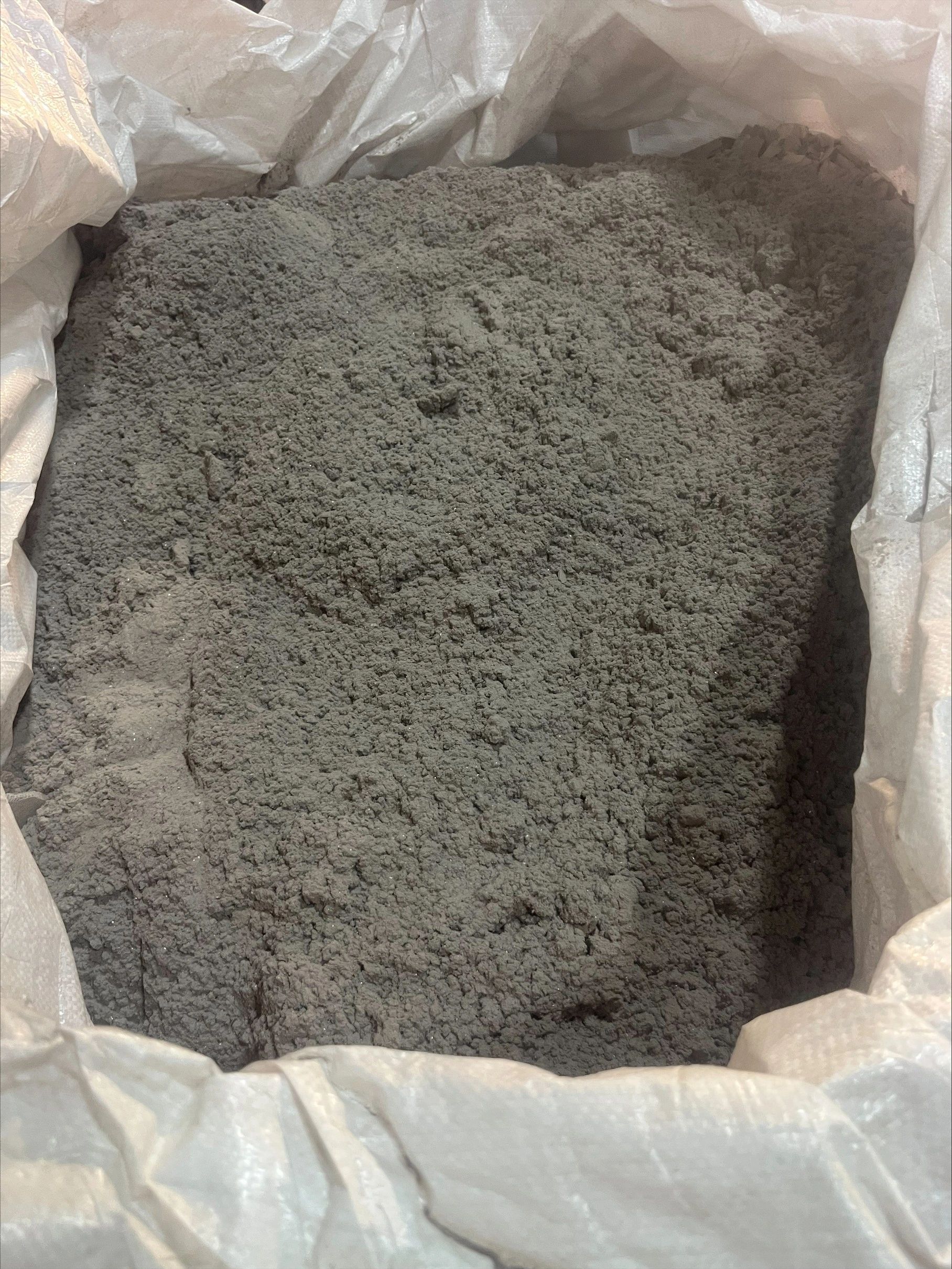 Fine gray powder from catalytic converter processing